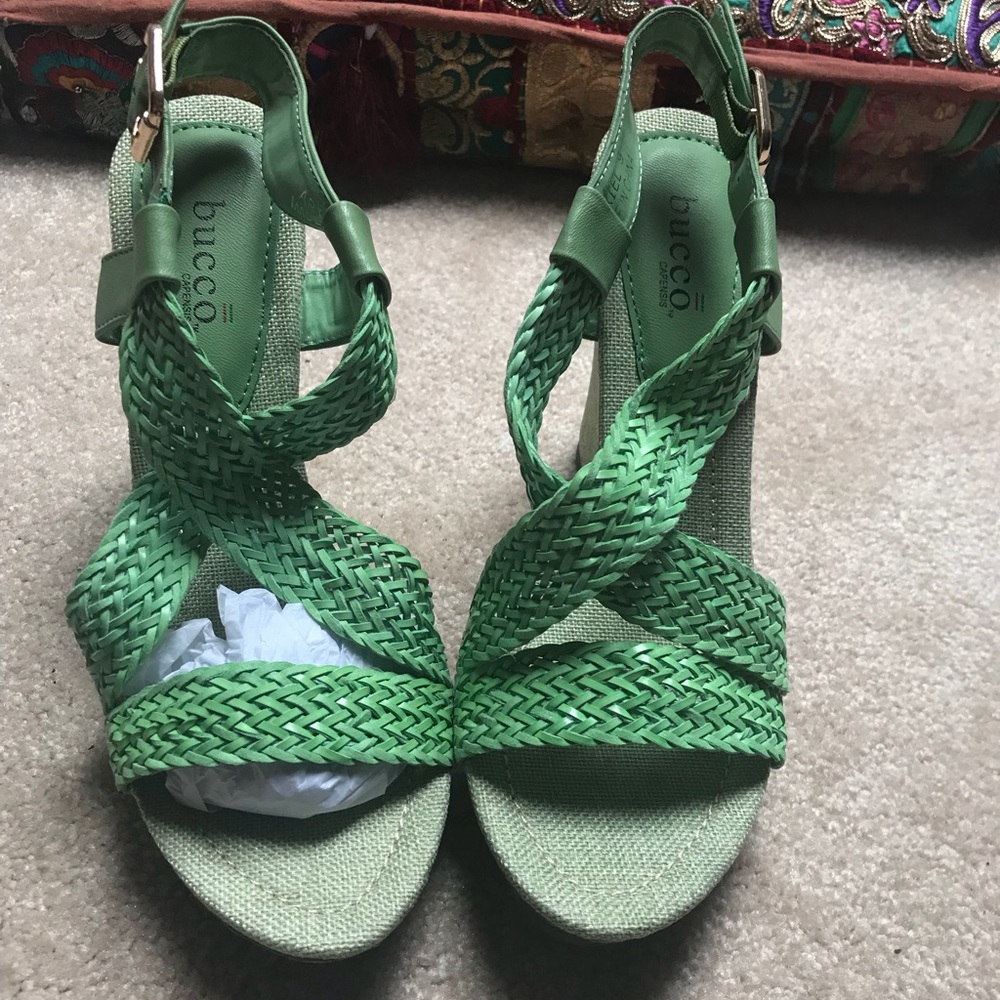 Bucco Mint Green Wedges